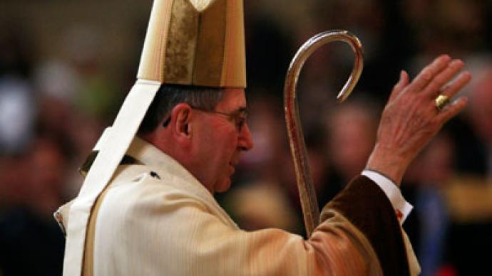 Cardinal Roger Mahony leads Christmas mass at The Cathedral of Our Lady of the Angels.(AFP Photo / Eric Thayer)