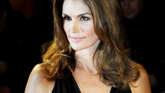Cindy Crawford flips from Obama to Romney