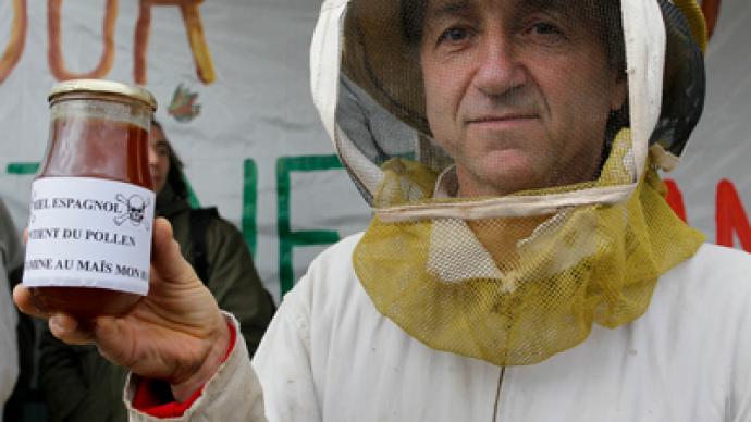 Farmers demand feds probe Monsanto and Dow over crops and chemicals