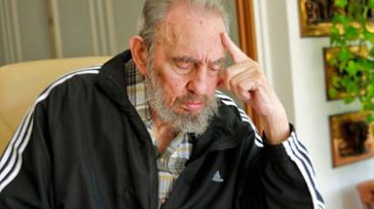 Fidel Castro makes first public appearance in three years