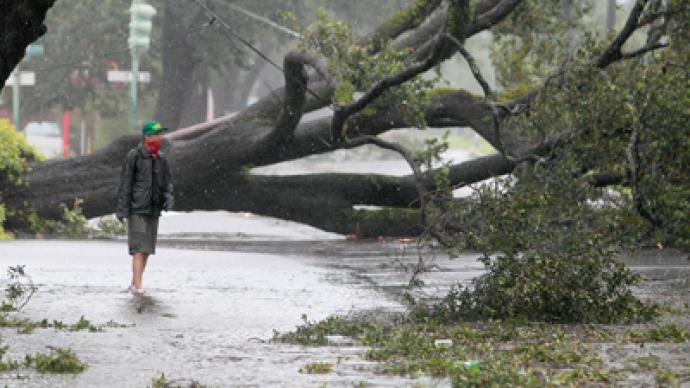 Isaac pushes inland, levee system holding (PHOTOS)