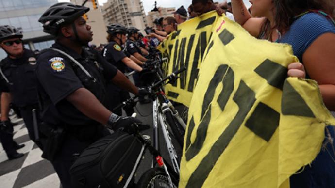 Anti-Obama protesters try to block DNC