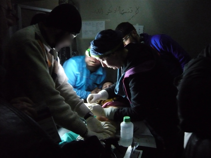 An MSF doctor dresses a severely burnt boy's wounds in an advanced medical post (photo by Brigitte Breuillac)
