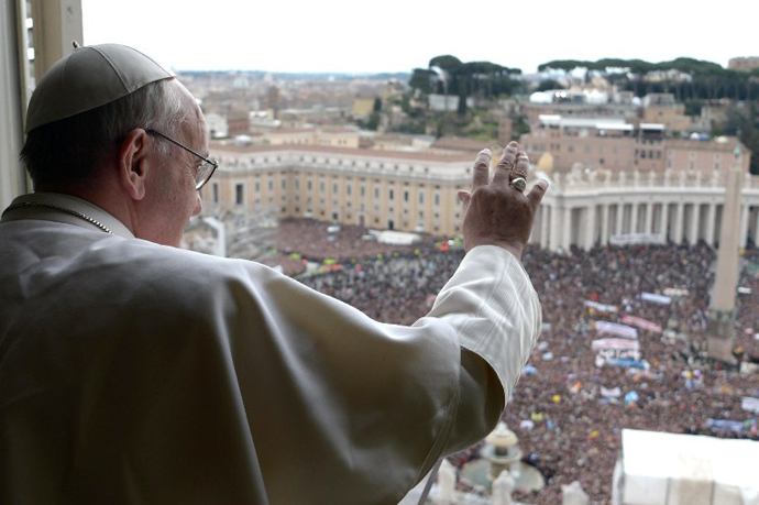 Pope Francis waving to the crowd at St Peter's square during his first Angelus prayer at the Vatican on March 17, 2013. (AFP Photo / Osservatore Romano)
