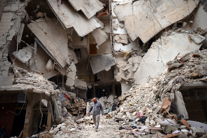 A Syrian man walks amid destruction in the northern Syrian city of Aleppo on April 10, 2013 (AFP Photo / Dimitar Dilkoff)