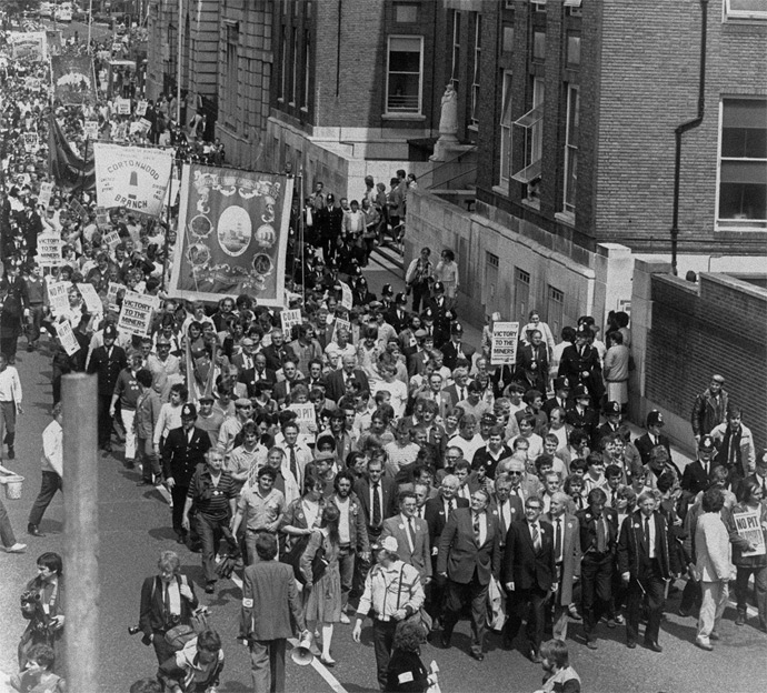 People demonstrate in the streets of London, on July 06, 1984 against National Coal Board plans to shut 20 pits and lay off 20.000 miners (AFP Photo)
