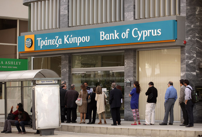 People queue up outside a Bank of Cyprus (BoC) branch in the centre of the capital, Nicosia, on April 2, 2013. (AFP Photo)