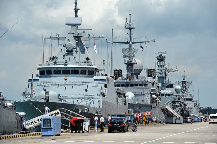 L-R: Warships from Thailand HTMS Rattanakosin (FSG-441) â Rattanakosin class Corvette, France FNS Vendémiaire (F734) â Floreal class Frigate and Britain HMS Richmond (F239) â Type 23 class Frigate line up along the dock at Changi Naval Base during the 8th International Maritime Defence Exhibition & Conference (IMDEX) Asia 2011 in Singapore.(AFP Photo / Roslan Rahman)