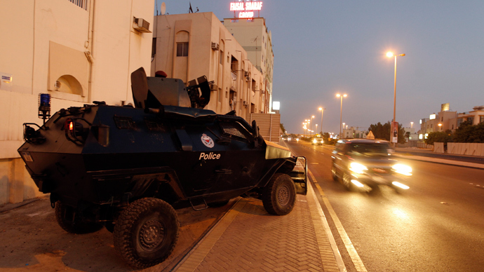 An armoured personnel carrier is seen by the side of a road during the early hours of the evening in Manama August 13, 2013 (Reuters / Hamad I Mohammed)