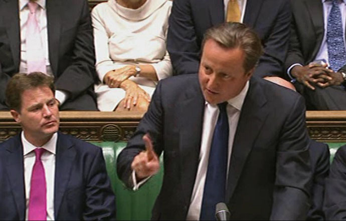 British Prime Minister David Cameron (R) speaking at the dispatch box delivering his statement to the Houses of Parliament next to British Deputy Prime Minister Nick Clegg (L) in central London on August 29, 2013. (AFP Photo)