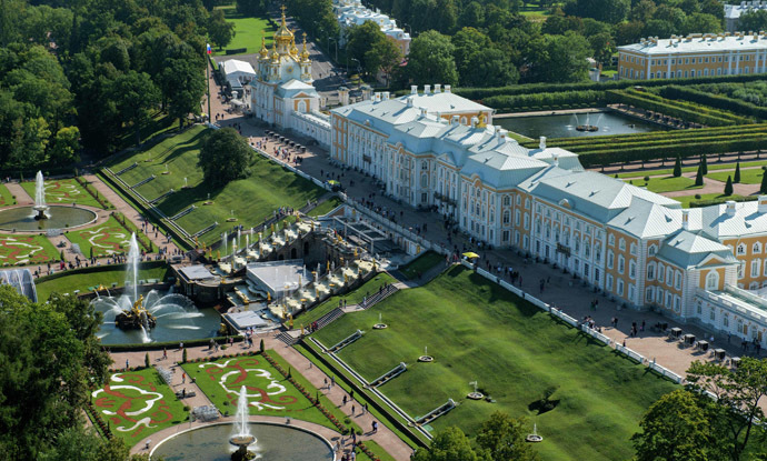 Aerial photo taken on August 29, 2013 shows the Grand Palace of the Peterhof State Museum which will host on September 5, 2013 the G20 heads of state and government, heads of invited states and international organisation as part of the G20 Summit in Saint Petersburg. (AFP Photo/G20Russia)