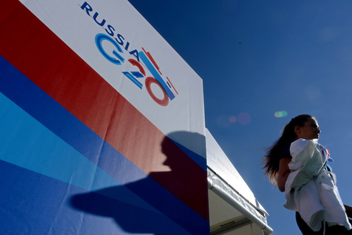 A woman walks past the logo of G20 Summit in Saint Petersburg on September 4, 2013 ahead of the G20 Summit starting tomorrow. (AFP Photo)