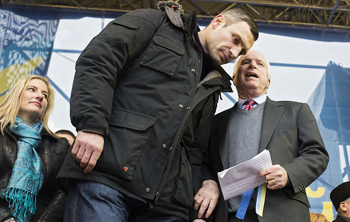 US Senator John McCain, right, and leader of the UDAR opposition political party, Vitaly Klitschko, at the Dignity Day rally held by supporters of pro-EU integration on Maidan Nezalezhnosti in Kiev on December 15, 2013. (RIA Novosti / Iliya Pitalev)