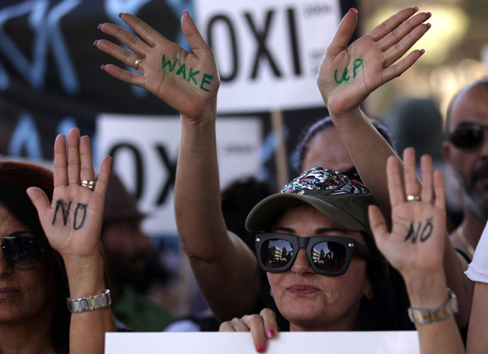 Cypriot women supporters of left-wing political parties hold a protest outside the parliament in the capital Nicosia on April 30, 2013.(AFP Photo / Patrick Baz)