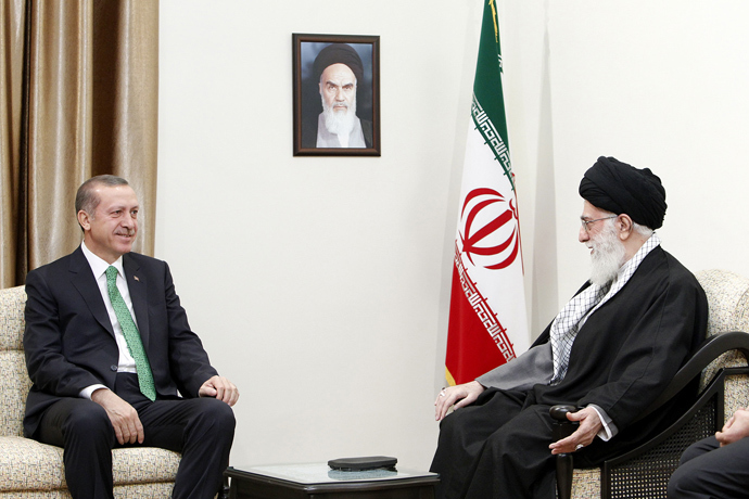 Iran's supreme leader, Ayatollah Ali Khamenei (R) with Turkish Prime Minister Recep Tayyip Erdogan in Tehran on January 29, 2014. (AFP Photo / HO / Iranian Supreme Leader's Website)