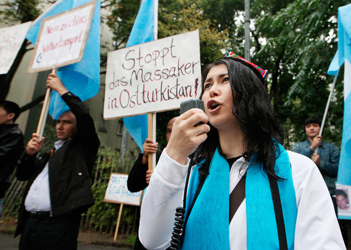 Some 20 activists demonstrate in front of the Chinese embassy in Vienna to protest against the repression of China's Uyghur minority in the northwestern region of Xinjiang (AFP Photo / Dieter Nagl)