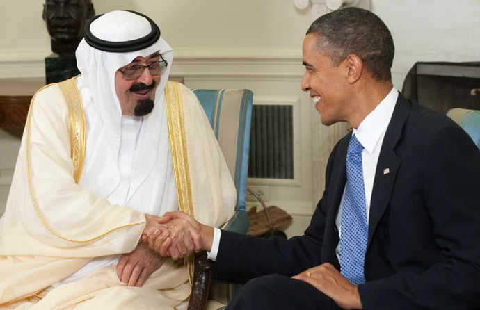 US President Barack Obama shakes hands with King Abdullah bin Abdulaziz Al Saud of Saudi Arabia (AFP Photo / Saul Loeb)
