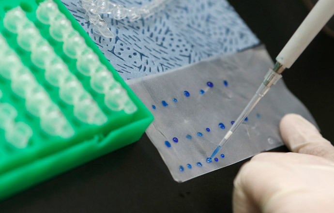 An examiner demonstrates the process of analyzing a genetically modified wheat sample, during a photo call at the Ministry of Food and Drug Safety in Seoul (Reuters / Lee Jae-Won)
