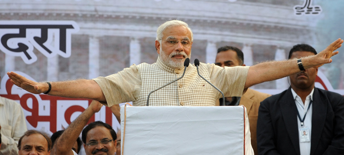 Chief Minister of western Gujarat state and main opposition Bharatiya Janata Party (BJP) prime ministerial candidate Narendra Modi addresses a public rally after his victory in Vadodara on May 16, 2014 (AFP Photo)