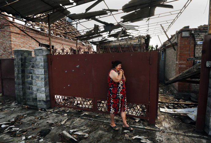 Yekaterina Len, 61, cries outside her destroyed house following what locals say was overnight shelling by Ukrainian forces in the outskirts of the eastern Ukrainian town of Slaviansk May 20, 2014. (Reuters/Yannis Behrakis)