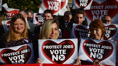 Pro-Union 'No' supporters pose for a picture during a rally in Edinburgh, Scotland, on September 16, 2014.(AFP Photo / Ben Stansall )