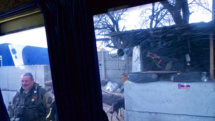 Checkpoint in Donetsk. (Photo: Pepe Escobar)