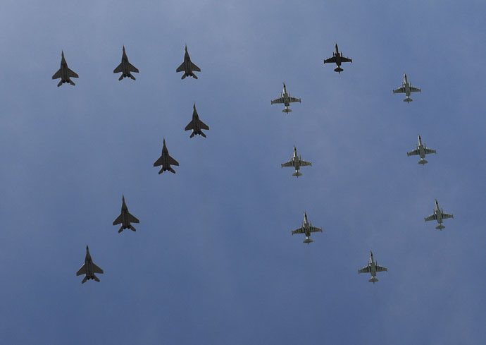 Mikoyan-Gurevich MiG-29 Fulcrum fighters and Sukhoi Su-25 Frogfoot ground-attack planes at the final rehearsal of the military parade to mark the 70th anniversary of Victory in the 1941-1945 WWII (RIA Novosti/Alexander Vilf)