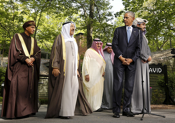 U.S. President Barack Obama looks back toward Oman Deputy Prime Minister Sayyid Fahd bin Mahmoud Al Said (L) and the Emir of Kuwait Sheikh Sabah Al-Ahmed Al-Jaber Al-Sabah (2nd L) while hosting the six-nation Gulf Cooperation Council (GCC) at Camp David in Maryland May 14, 2015. (Reuters/Kevin Lamarque)