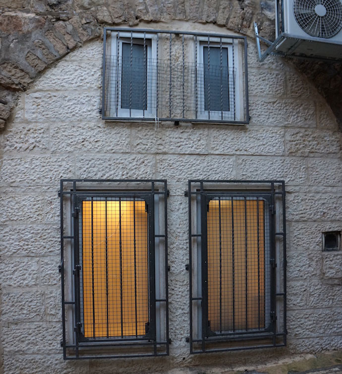 Settlers buy shops from Palestinians in the Old City and turn them into apartments (Photo by Nadezhda Kevorkova)