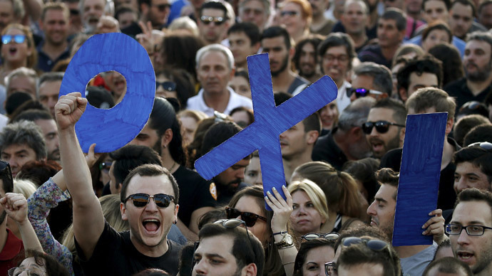 Demonstrators hold up letters spelling the word 'No' in Greek during an anti-austerity rally in Syntagma Square in Athens, July 3, 2015.(Reuters / Yannis Behrakis)