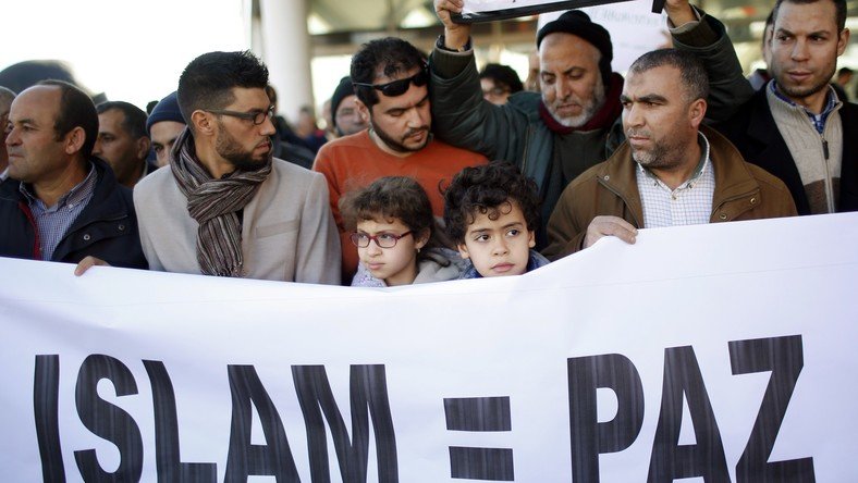 «Le terrorisme n’a pas de religion » : les musulmans rendent hommage aux victimes de Charlie Hebdo