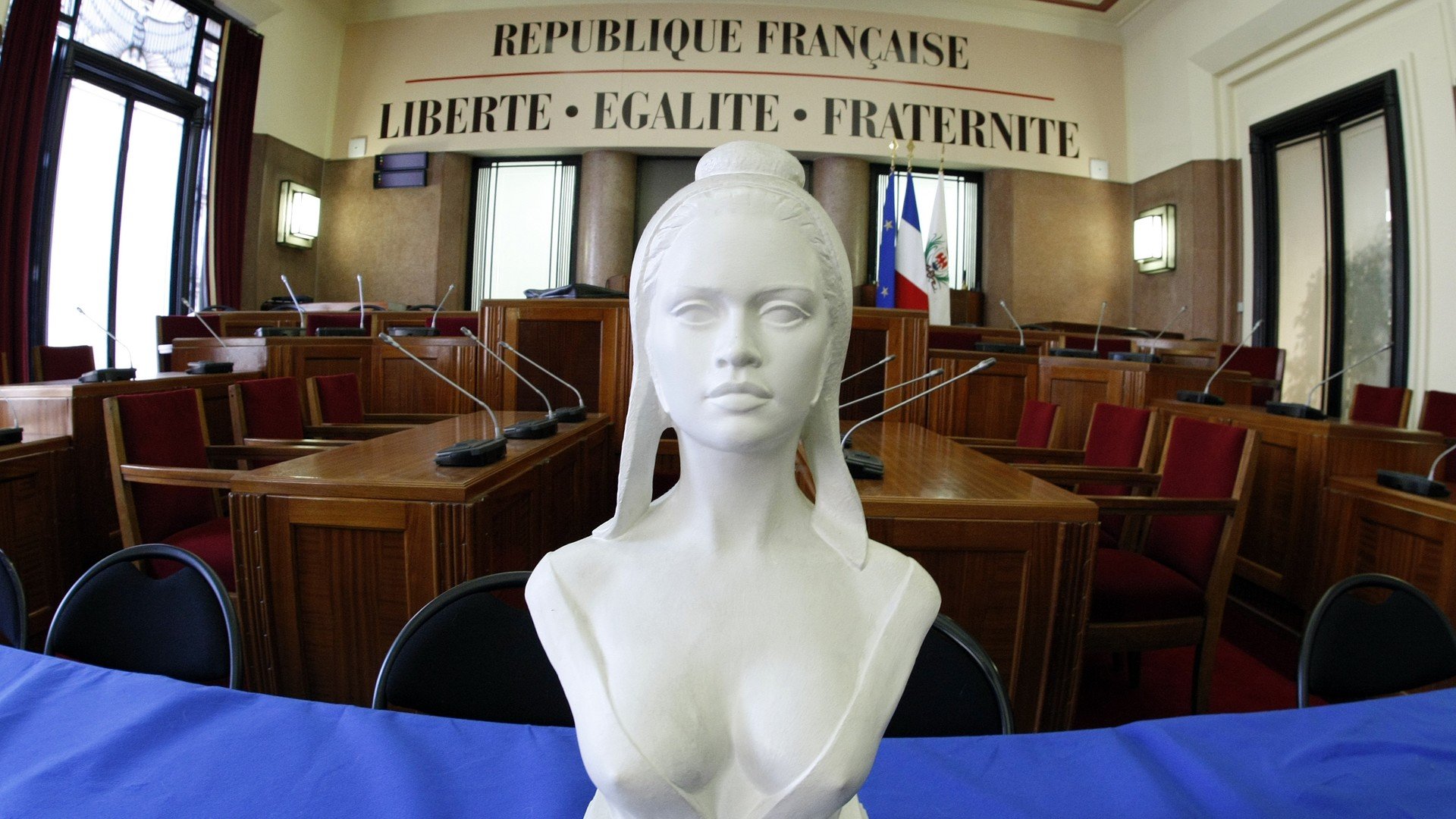 Une Marianne Noire Ne Symbolise Pas La Republique Rt En Francais