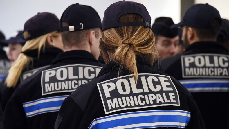 «Dirty Harry» à la française : la nouvelle campagne publicitaire controversée du maire de Béziers