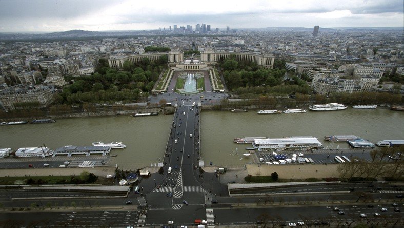 Des drones survolent de nouveau Paris