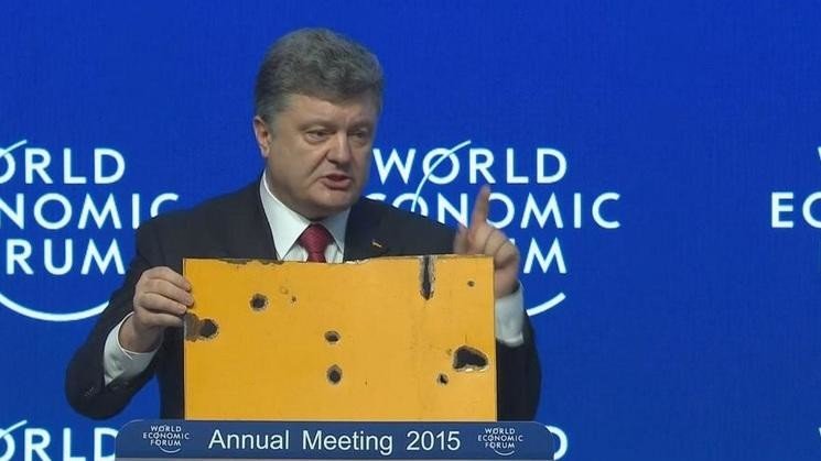 Le nouveau show de Kiev : Petro Porochenko expose des passeports russes à Munich