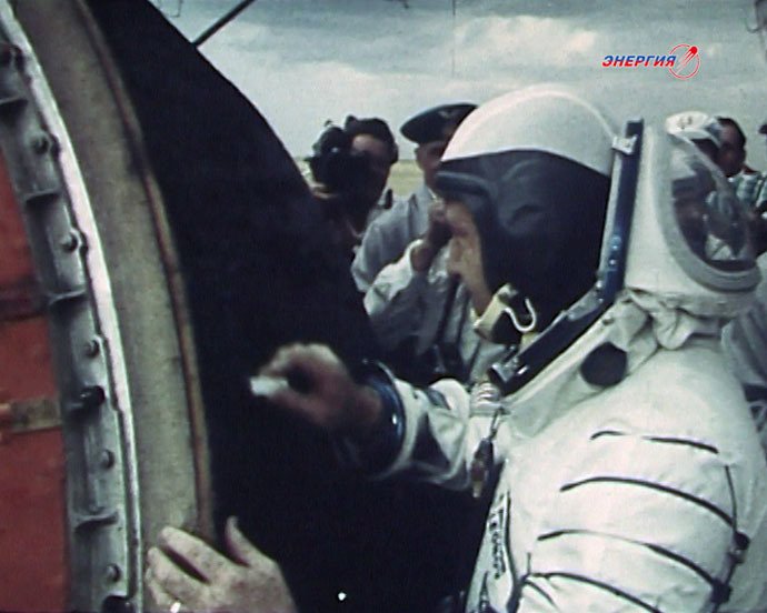 «Le silence m’a frappé» : le cosmonaute Alexeï Leonov, 50 ans après sa première sortie dans l’espace