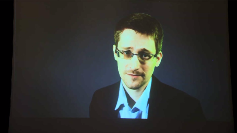 Snowden : la NSA retient ses informations sur les citoyens américains comme un canon braqué