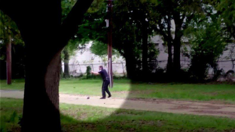 Un policier de Caroline du sud accusé du meurtre d’un noir américain non armé (VIDEO)