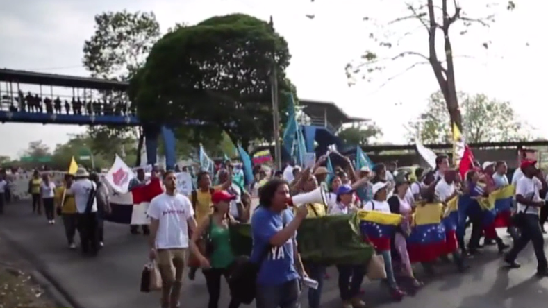 Les drapeaux américaines en flamme à Panama (VIDEO)