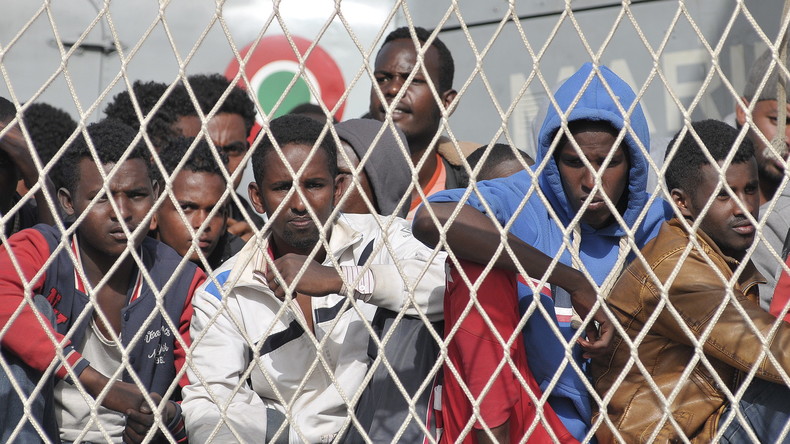 Migrants à bord d'un navire militaire italien