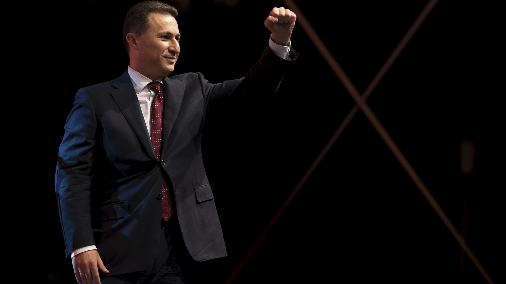 «On ne se rend pas !» : des milliers de macédoniens sont dans la rue pour soutenir leur gouvernement