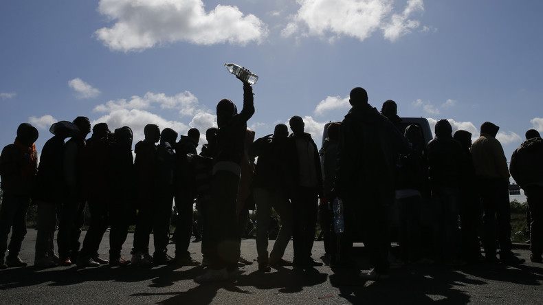 Le port de Calais pris d’assaut par près de 1000 migrants