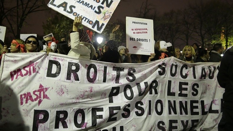 Nouvelle manifestation de prostituées à Paris contre la pénalisation des clients