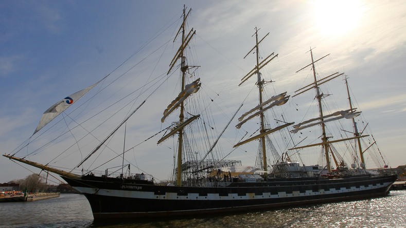 Kruzenshtern : le navire-école russe en percute deux autres dans le port de Reykjavik (VIDEO)