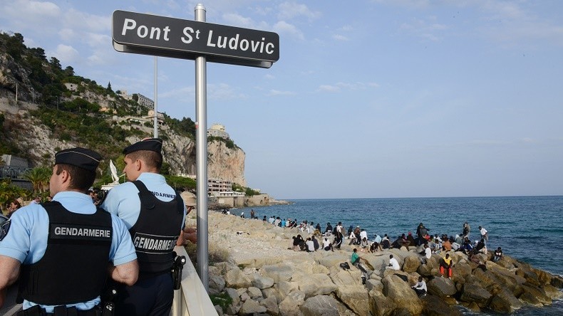 Immigration: solidarité contre responsabilité, dit Cazeneuve