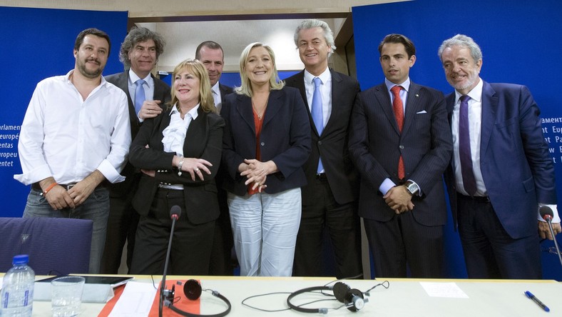 Les partis d’extrême droite européens s’unissent estimant qu’une «catastrophe arrive en Europe»