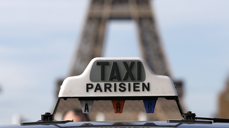 Un petit tour et puis revient : Agnès Saal est toujours dans un taxi