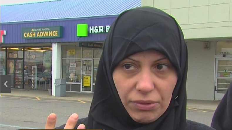 Le voile de la discorde, une musulmane américaine porte plainte pour non respect de ses croyances