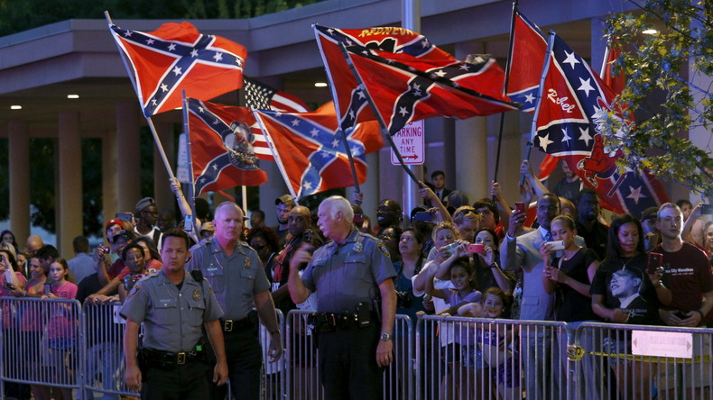 Barack Obama accueilli par des drapeaux confédérés lors de sa visite à Oklahoma