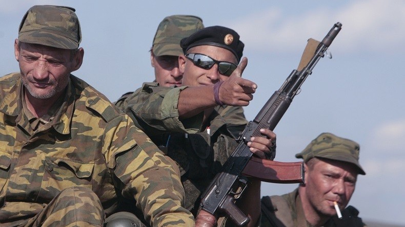 Après les armes lourdes, les rebelles ukrainiens sont prêts à retirer du front leurs armes légères